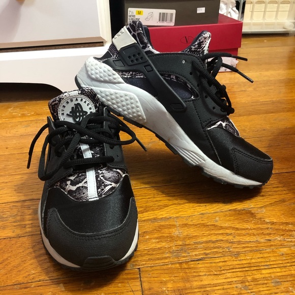 Nike Shoes - Nike Huraches